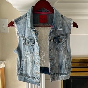 Denim cut off sleeve jacket with lace back.